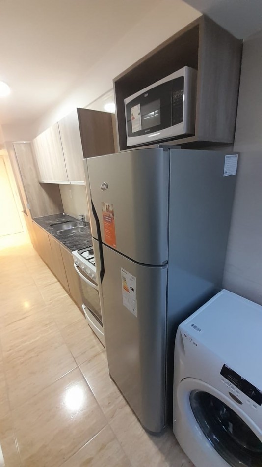 2 AMBIENTES LATERAL CON BALCON