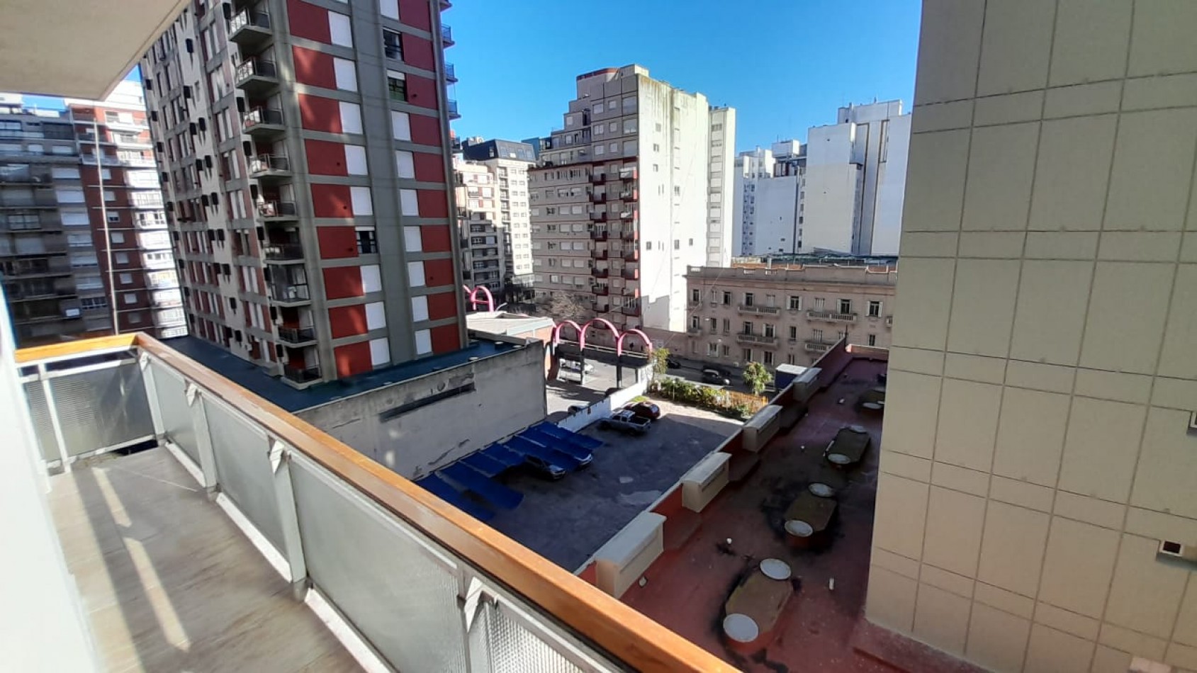 2 AMBIENTES LATERAL CON BALCON