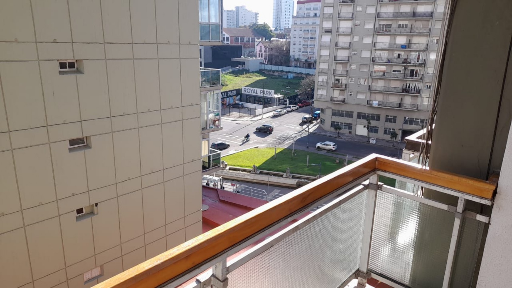 2 AMBIENTES LATERAL CON BALCON