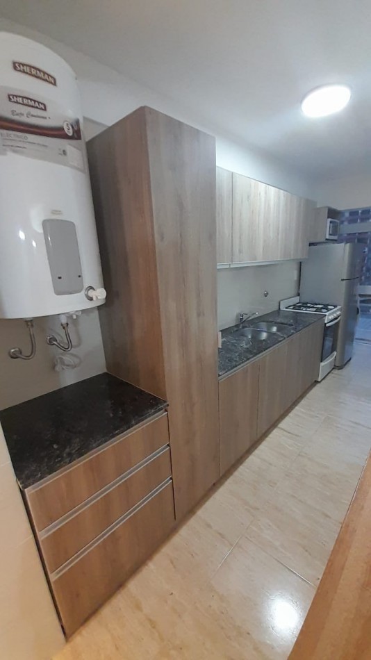 2 AMBIENTES LATERAL CON BALCON