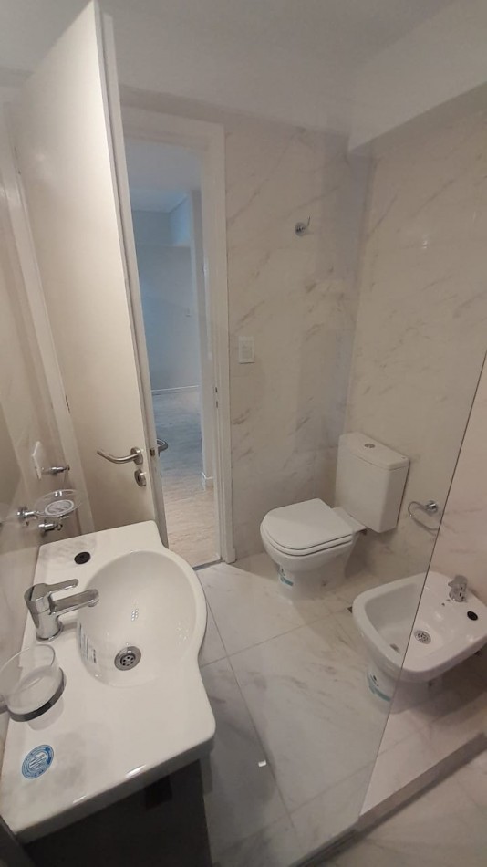 2 AMBIENTES LATERAL CON BALCON