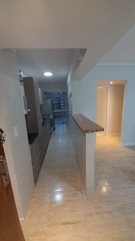 2 AMBIENTES LATERAL CON BALCON