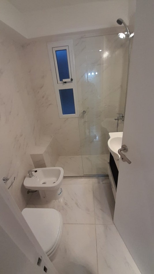 2 AMBIENTES LATERAL CON BALCON