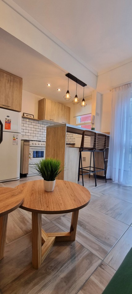 MONOAMBIENTE AL FRENTE CON BALCON TOTALMENTE RECICLADO- PLAZA COLON -