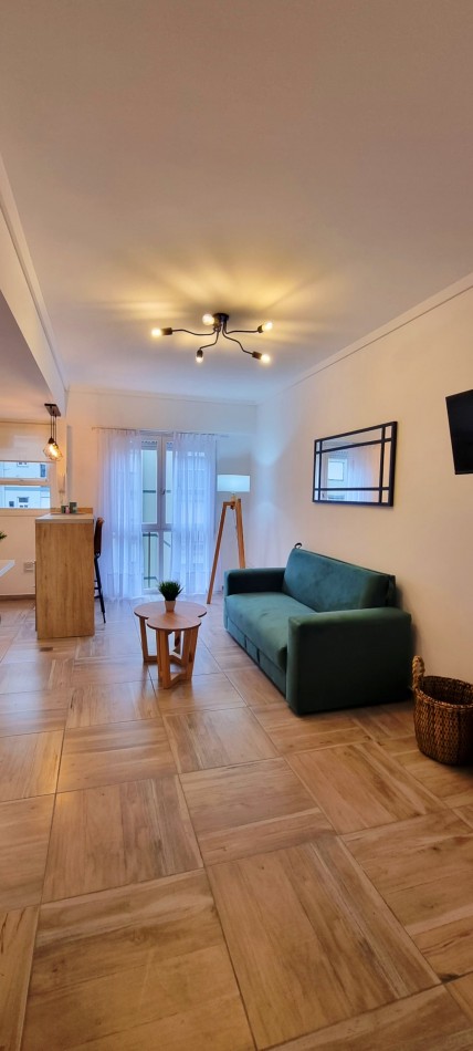 MONOAMBIENTE AL FRENTE CON BALCON TOTALMENTE RECICLADO- PLAZA COLON -