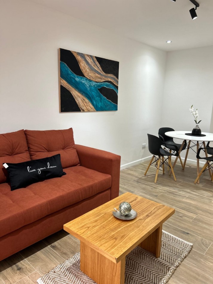2 AMBIENTES AL FRENTE CON BALCON TERRAZA