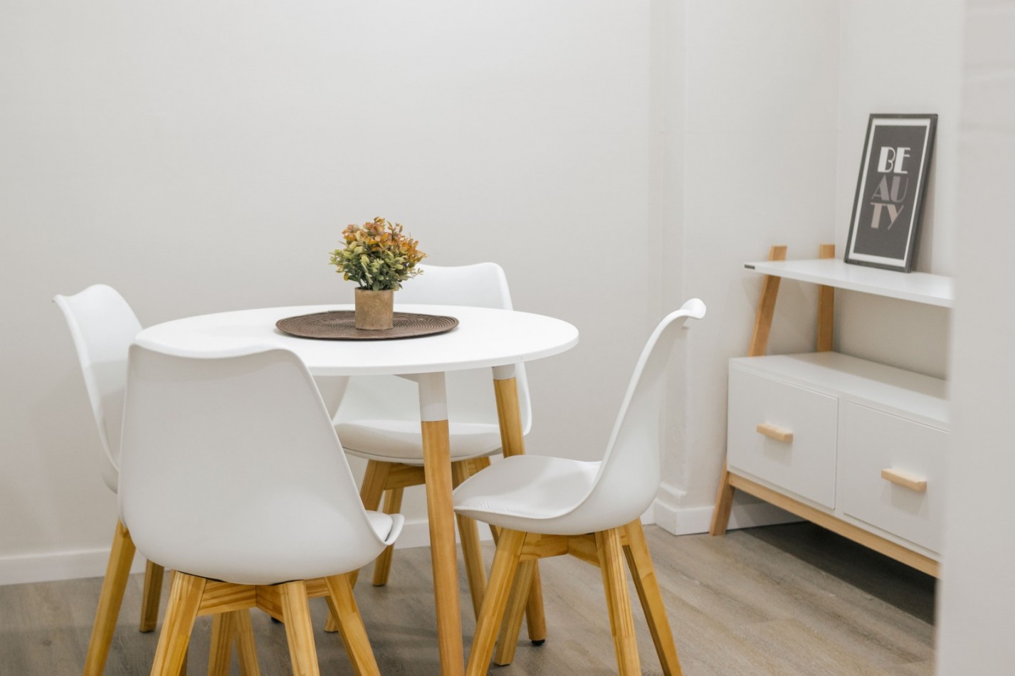 AMBIENTE Y MEDIO RECICLADO y AMOBLADO -PASEO ALDREY-