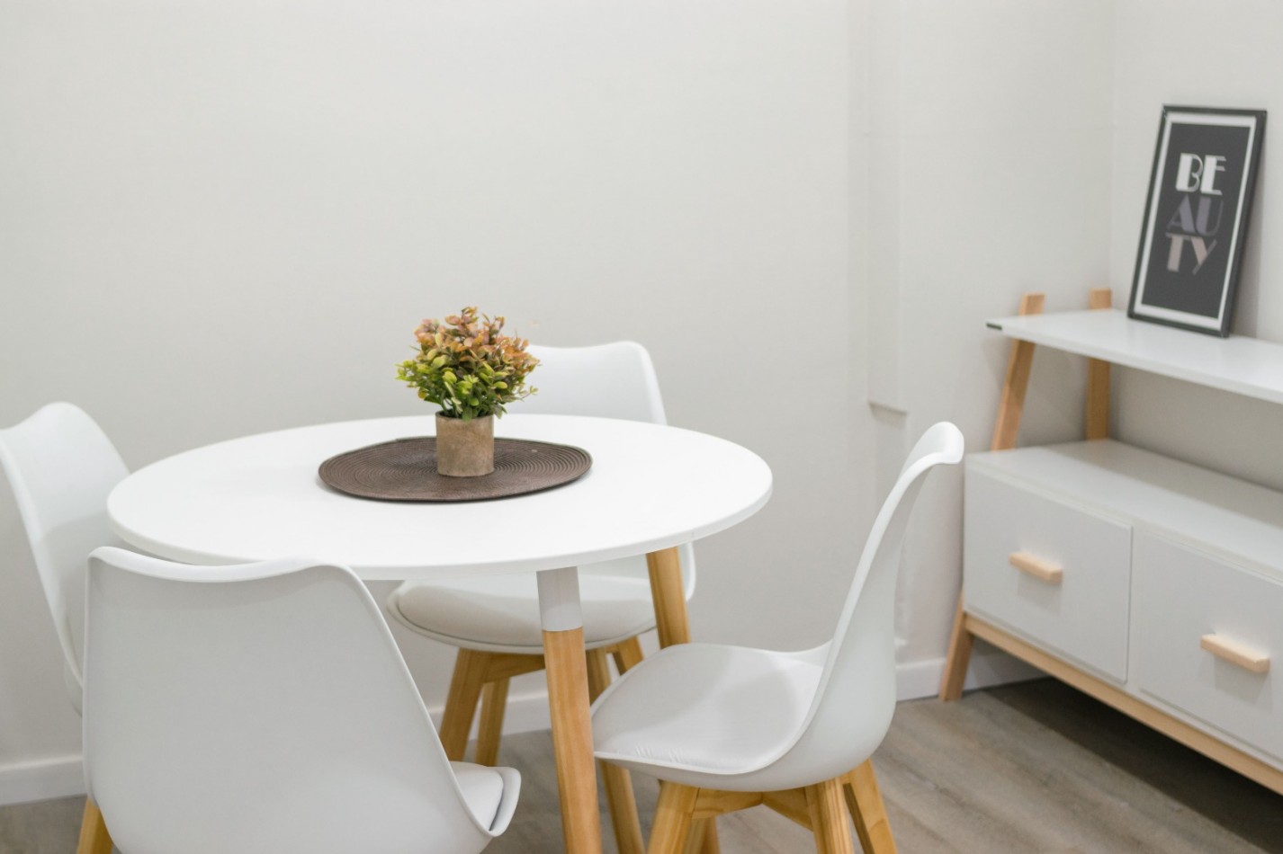 AMBIENTE Y MEDIO RECICLADO y AMOBLADO -PASEO ALDREY-
