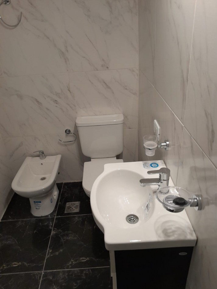 VENTA MONOAMBIENTE CON BALCON SALIENTE- CENTRO-