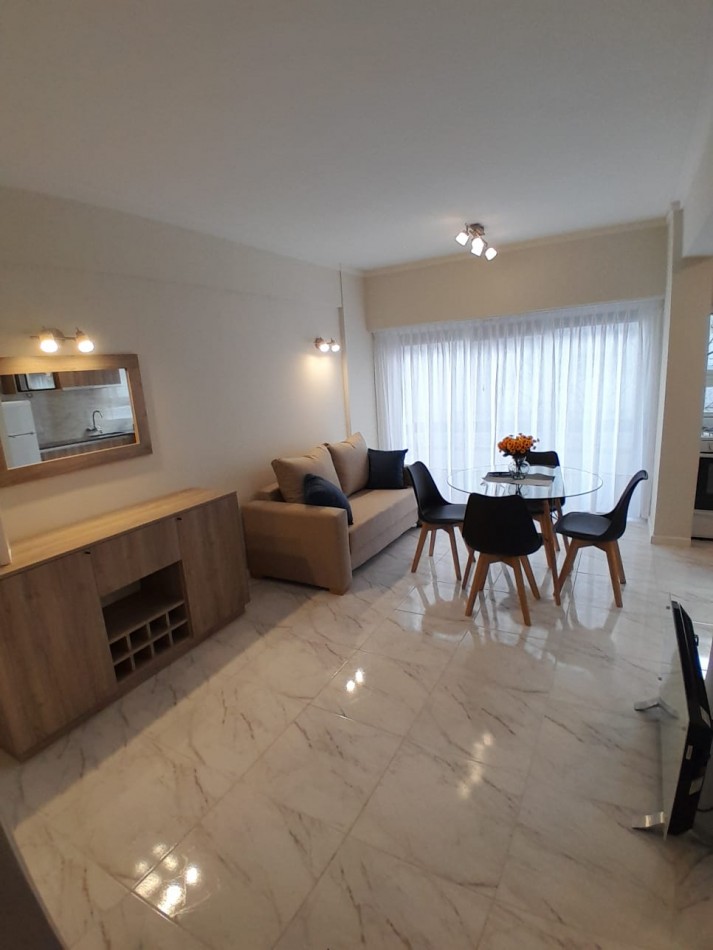 VENTA MONOAMBIENTE CON BALCON SALIENTE- CENTRO-