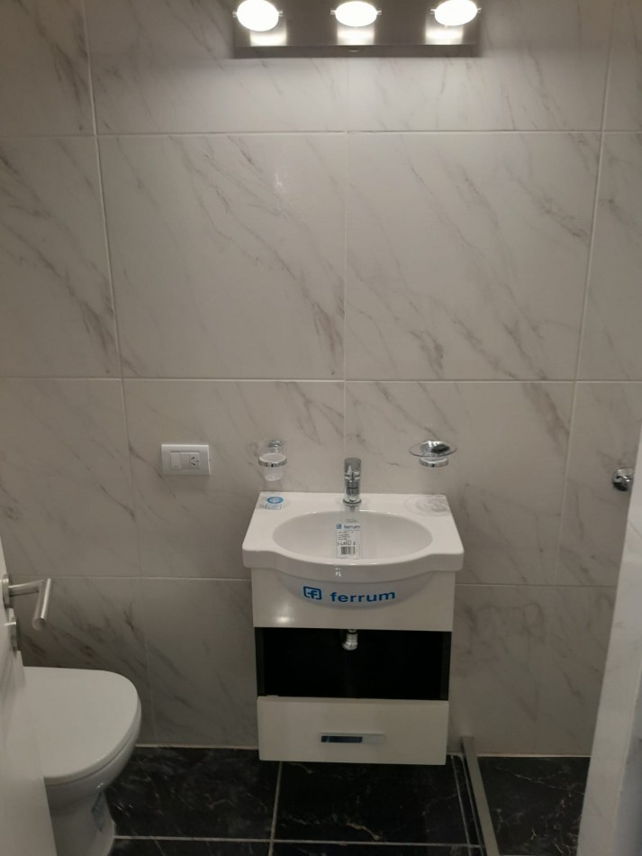 VENTA MONOAMBIENTE CON BALCON SALIENTE- CENTRO-
