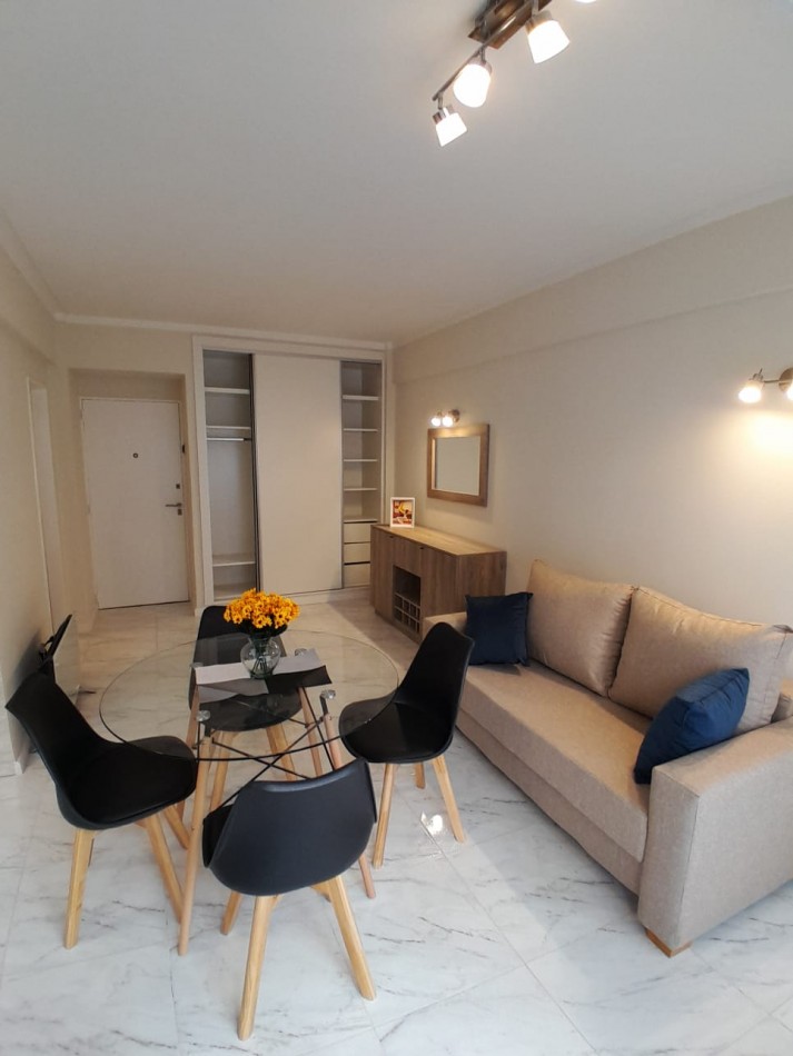 VENTA MONOAMBIENTE CON BALCON SALIENTE- CENTRO-