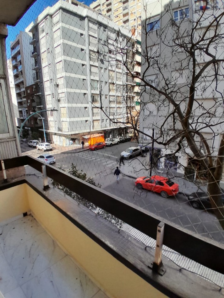 VENTA MONOAMBIENTE CON BALCON SALIENTE- CENTRO-