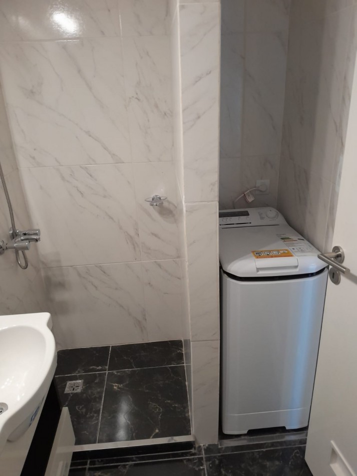 VENTA MONOAMBIENTE CON BALCON SALIENTE- CENTRO-