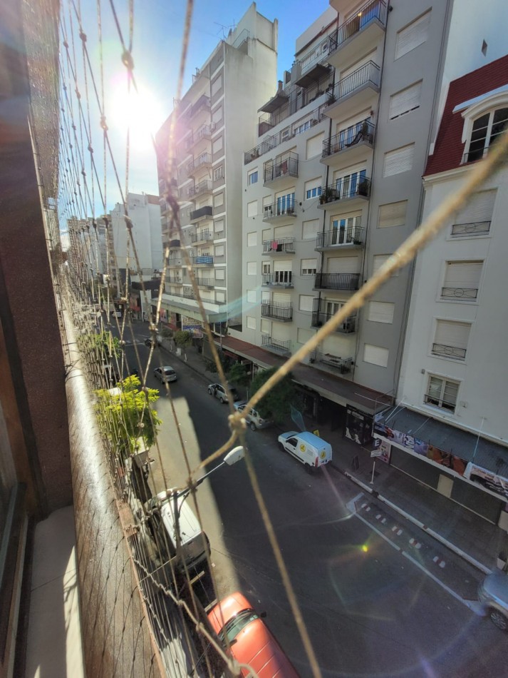 AMBIENTE Y MEDIO EXTERNO CON BALCON FRANCES -CENTRO-