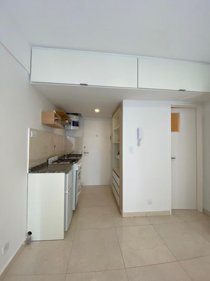 MONOAMBIENTE RECICLADO CON BALCON - PLAZA COLON-