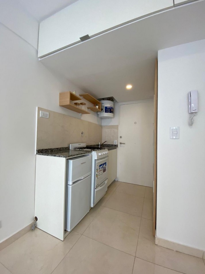 MONOAMBIENTE RECICLADO CON BALCON - PLAZA COLON-