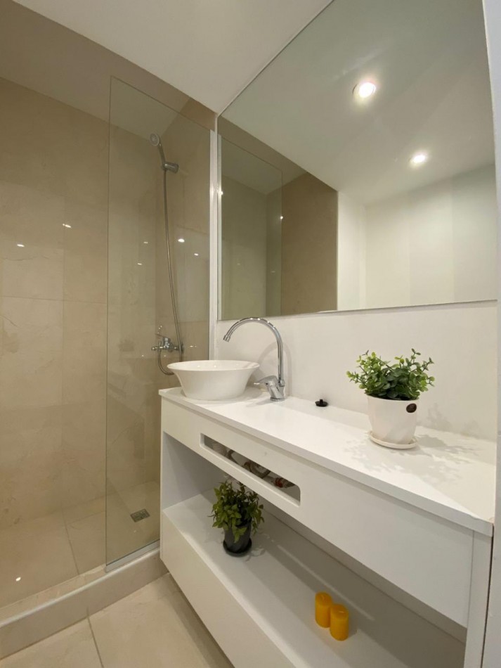 VENTA 3 AMBIENTES A LA CALLE CON BALCON - PLAZA MITRE -