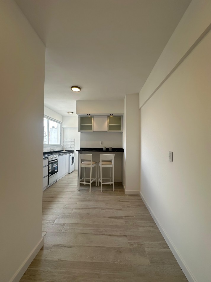 VENTA DOS AMBIENTES CON DEPENDENCIA Y BALCON A LA CALLE- PLAZA COLON-