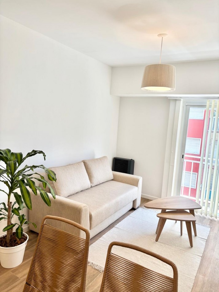 VENTA DOS AMBIENTES AL FRENTE CON BALCON - CENTRO-