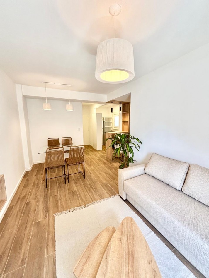 VENTA DOS AMBIENTES AL FRENTE CON BALCON - CENTRO-