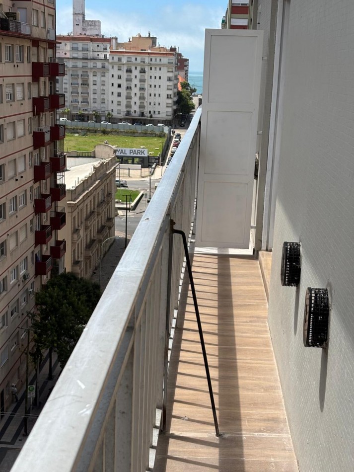 VENTA DOS AMBIENTES AL FRENTE CON BALCON - CENTRO-