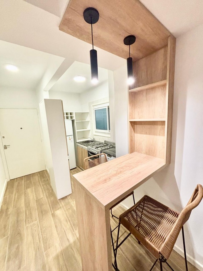 VENTA DOS AMBIENTES AL FRENTE CON BALCON - CENTRO-