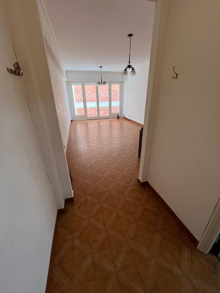 VENTA 3 AMBIENTES CON DEPENDENCIA - PLAZA COLON-