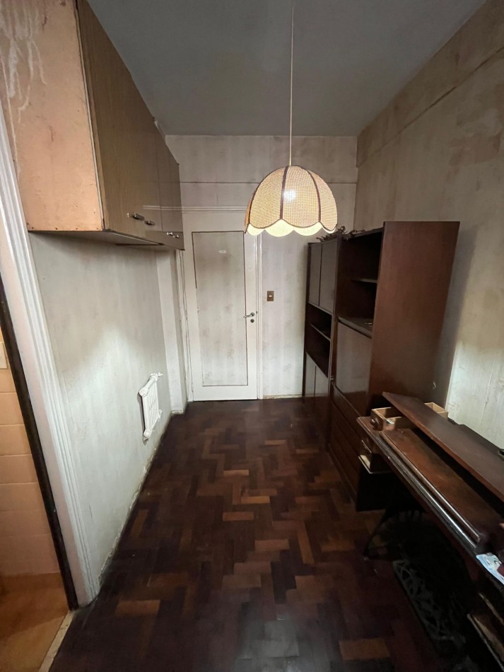 VENTA 3 AMBIENTES CON DEPENDENCIA - PLAZA COLON-
