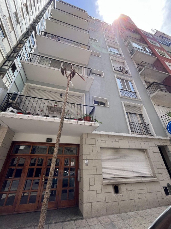 VENTA 3 AMBIENTES CON DEPENDENCIA - PLAZA COLON-