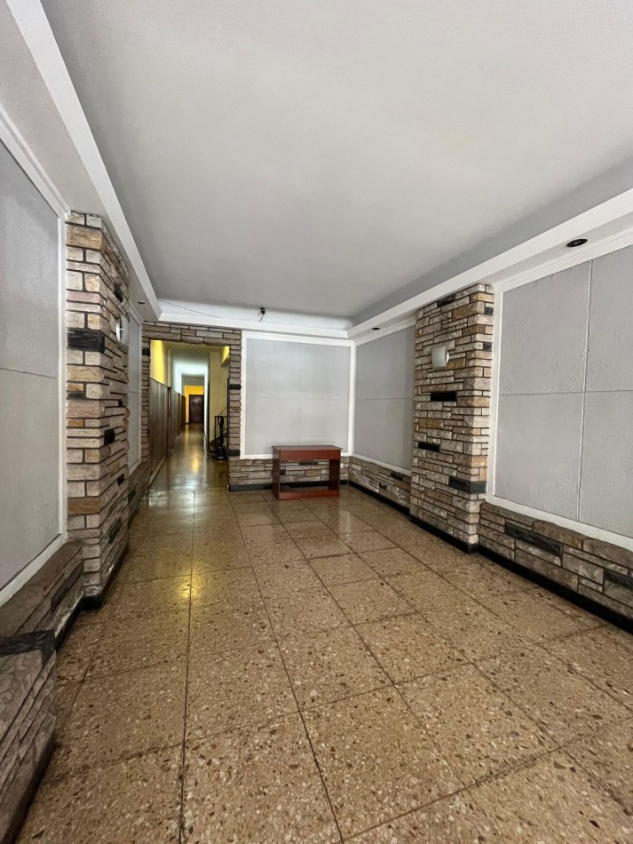 VENTA 3 AMBIENTES CON DEPENDENCIA - PLAZA COLON-