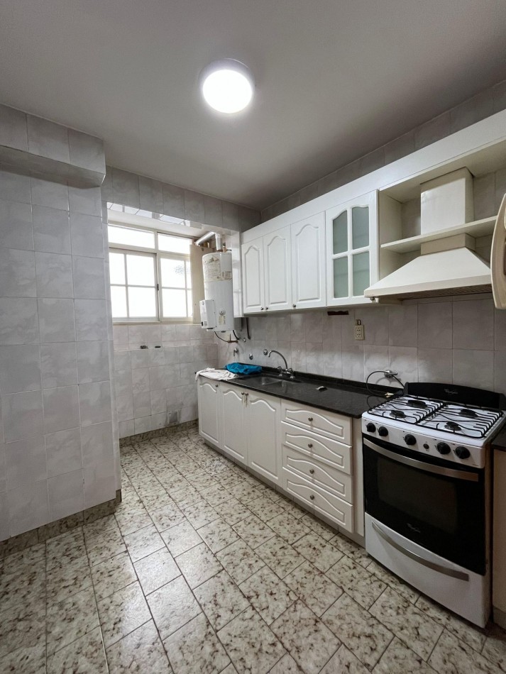 VENTA 3 AMBIENTES CON DEPENDENCIA - PLAZA COLON-