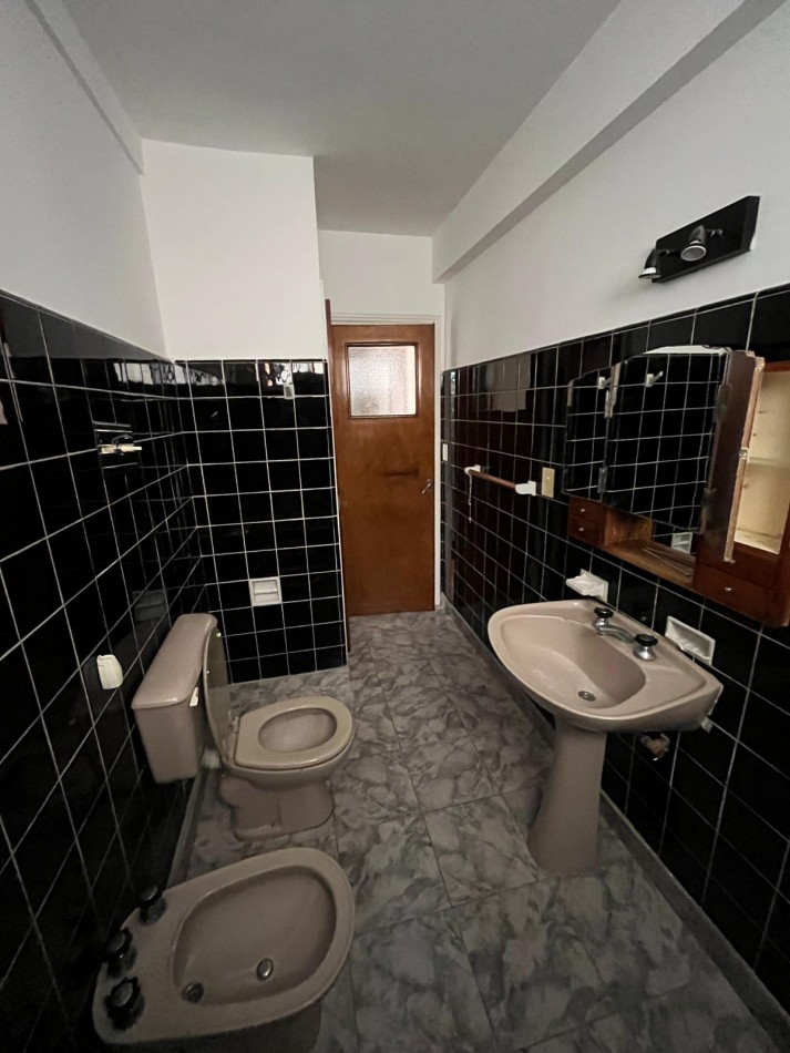 VENTA 3 AMBIENTES CON DEPENDENCIA - PLAZA COLON-
