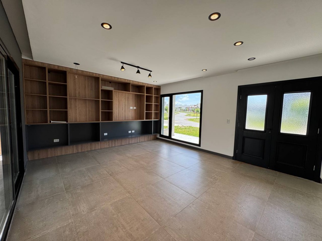 VENTA CASA 4 AMBIENTES - RUMENCO JOVEN-