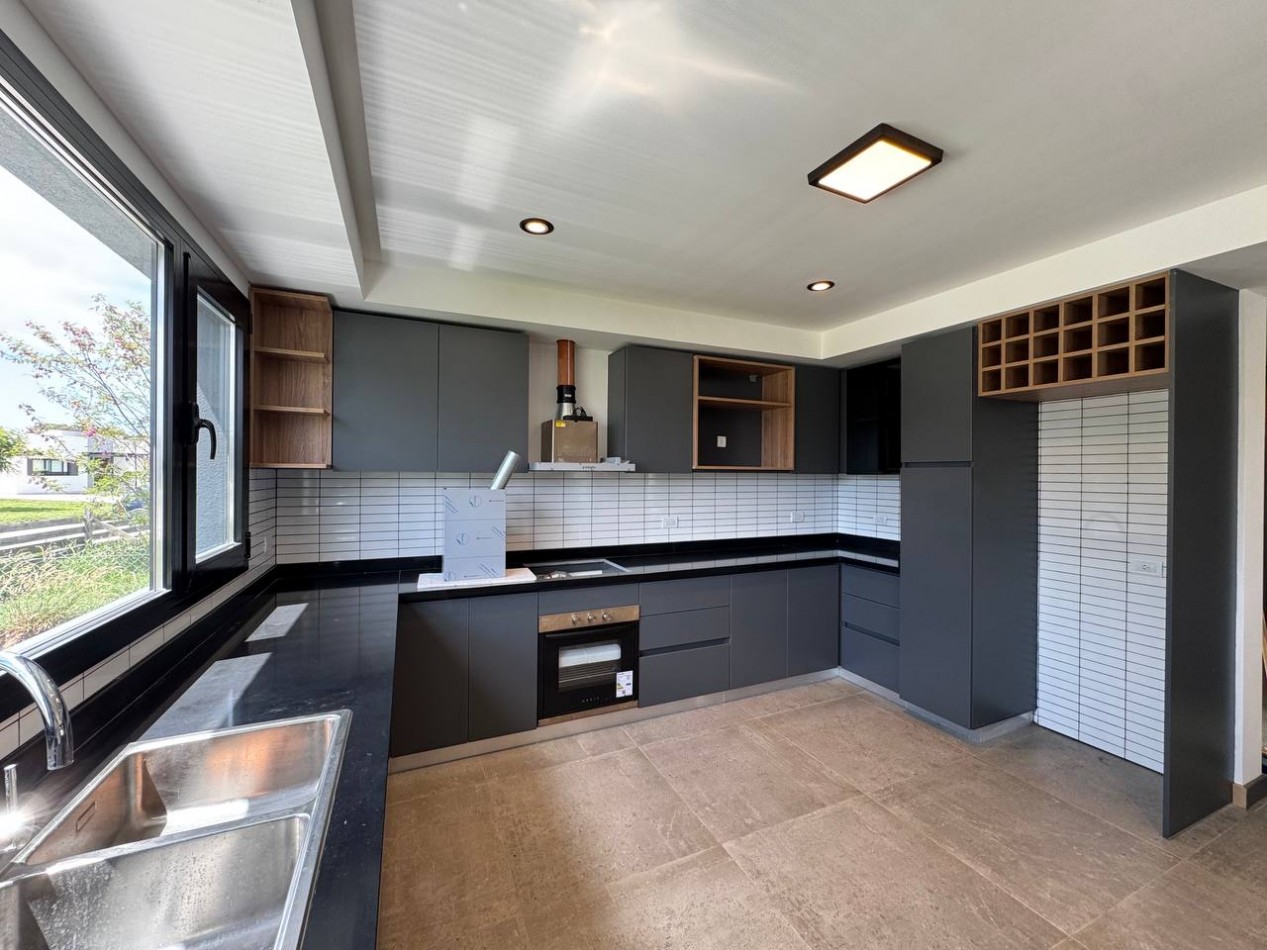 VENTA CASA 4 AMBIENTES - RUMENCO JOVEN-