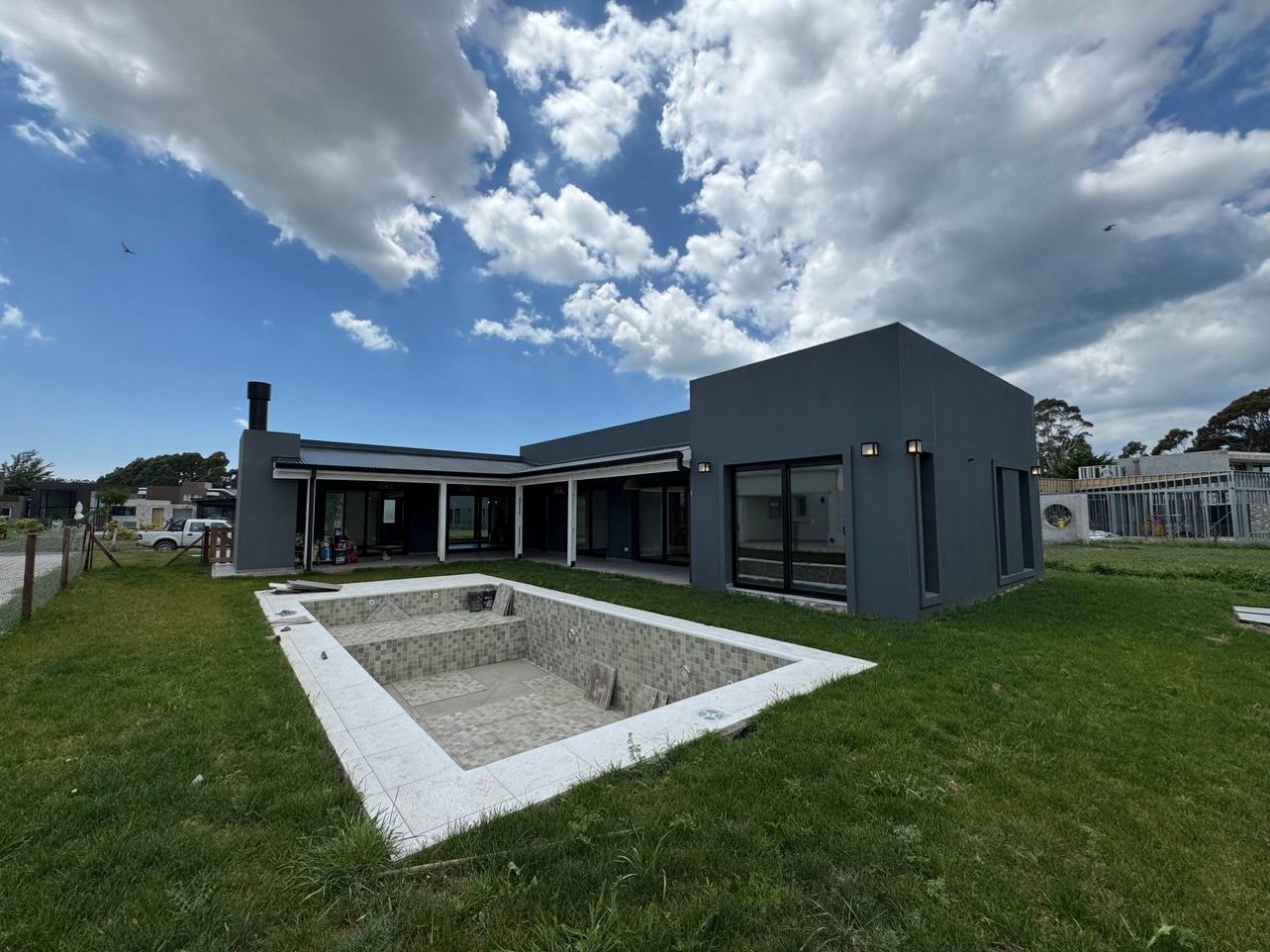 VENTA CASA 4 AMBIENTES - RUMENCO JOVEN-