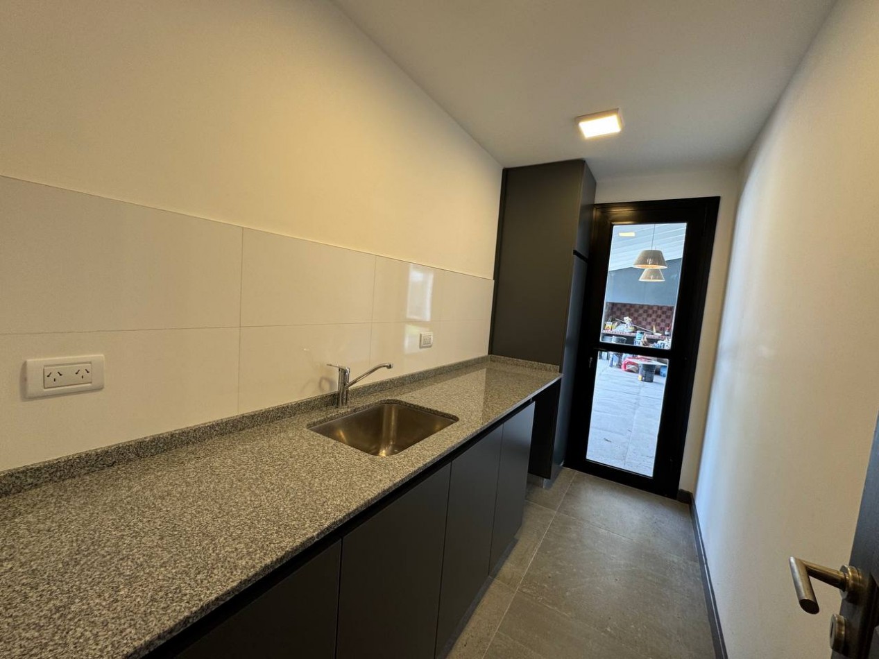 VENTA CASA 4 AMBIENTES - RUMENCO JOVEN-