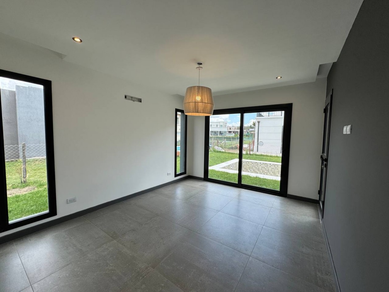 VENTA CASA 4 AMBIENTES - RUMENCO JOVEN-
