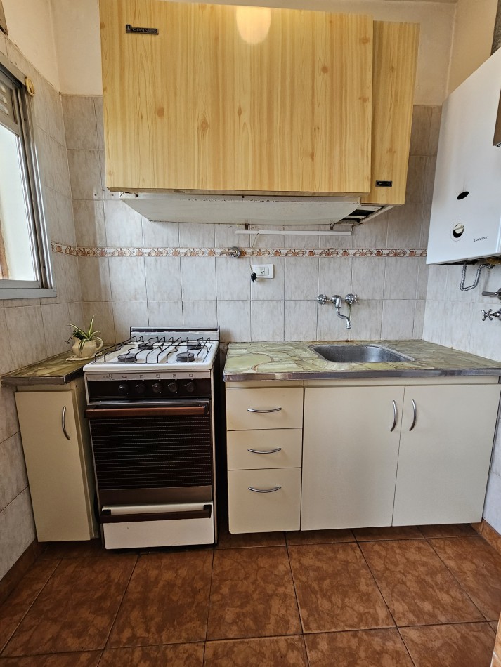 VENTA DOS AMBIENTES CON COCHERA - ZONA ALDREY-
