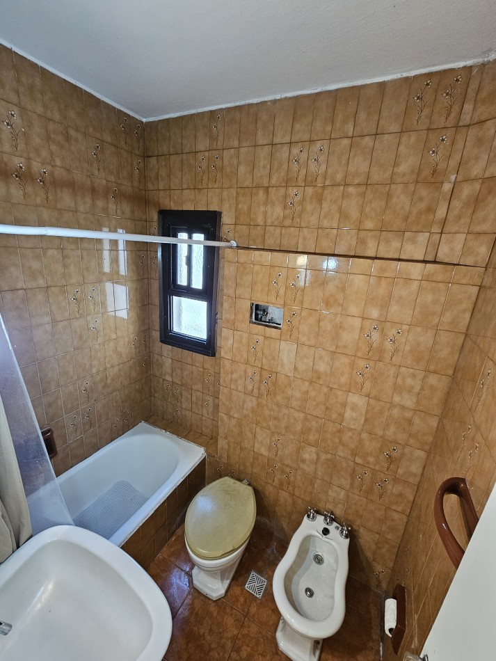 VENTA DOS AMBIENTES CON COCHERA - ZONA ALDREY-