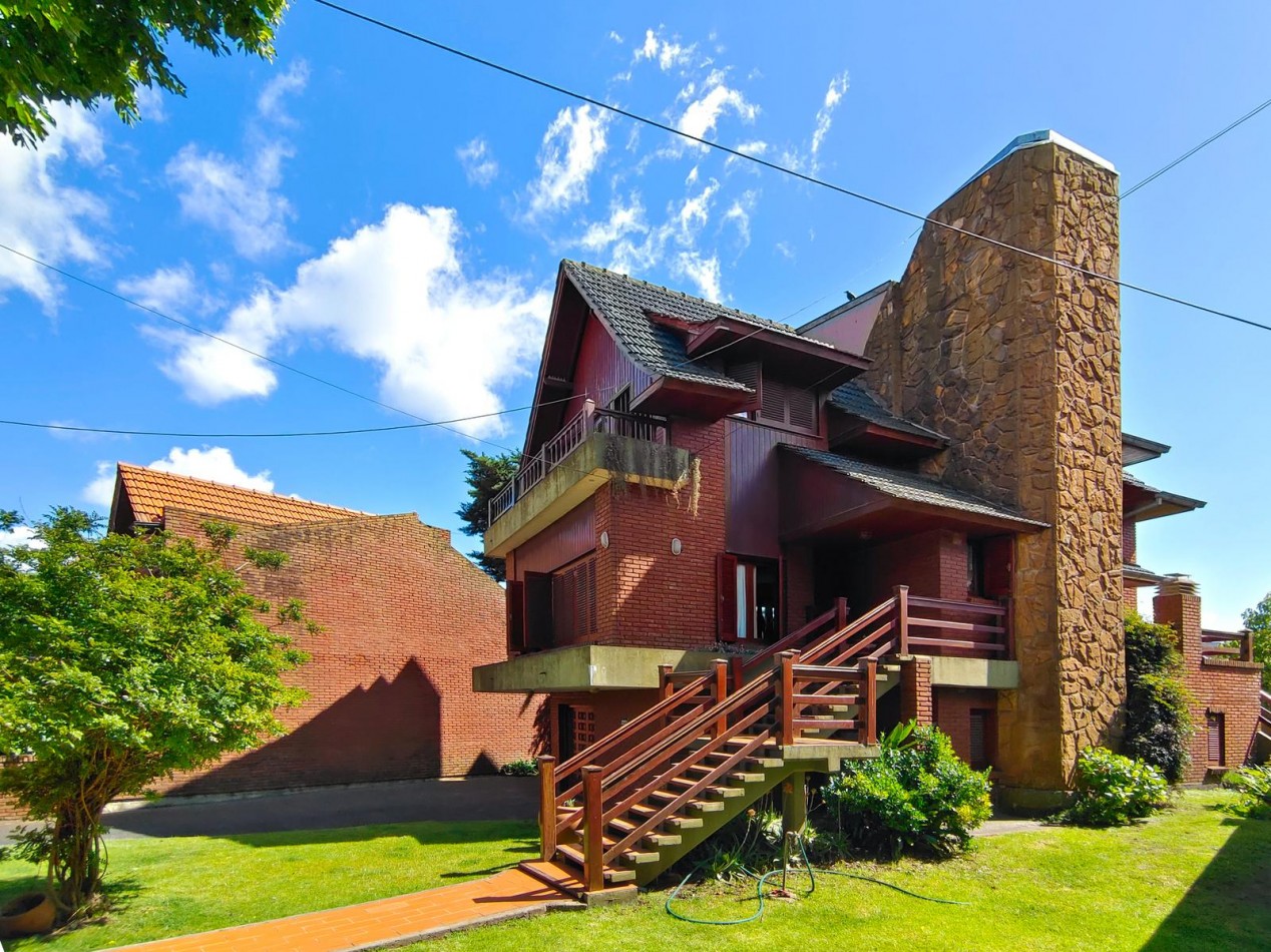 VENTA IMPORTANTE CHALET 5 AMBIENTES + PH 2 AMBIENTES -DIVINO ROSTRO -