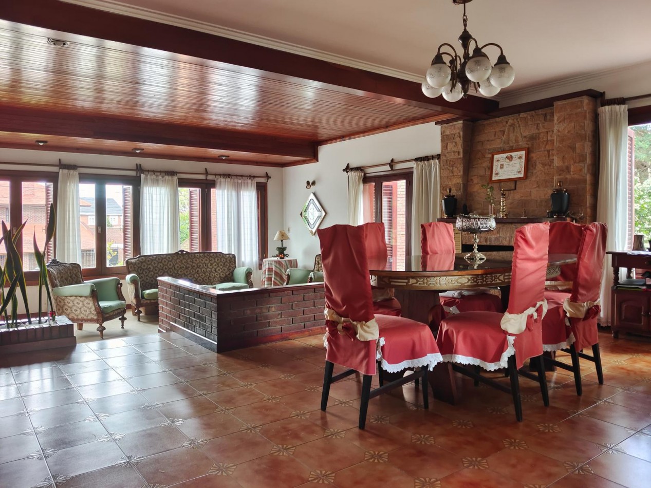 VENTA IMPORTANTE CHALET 5 AMBIENTES + PH 2 AMBIENTES -DIVINO ROSTRO -