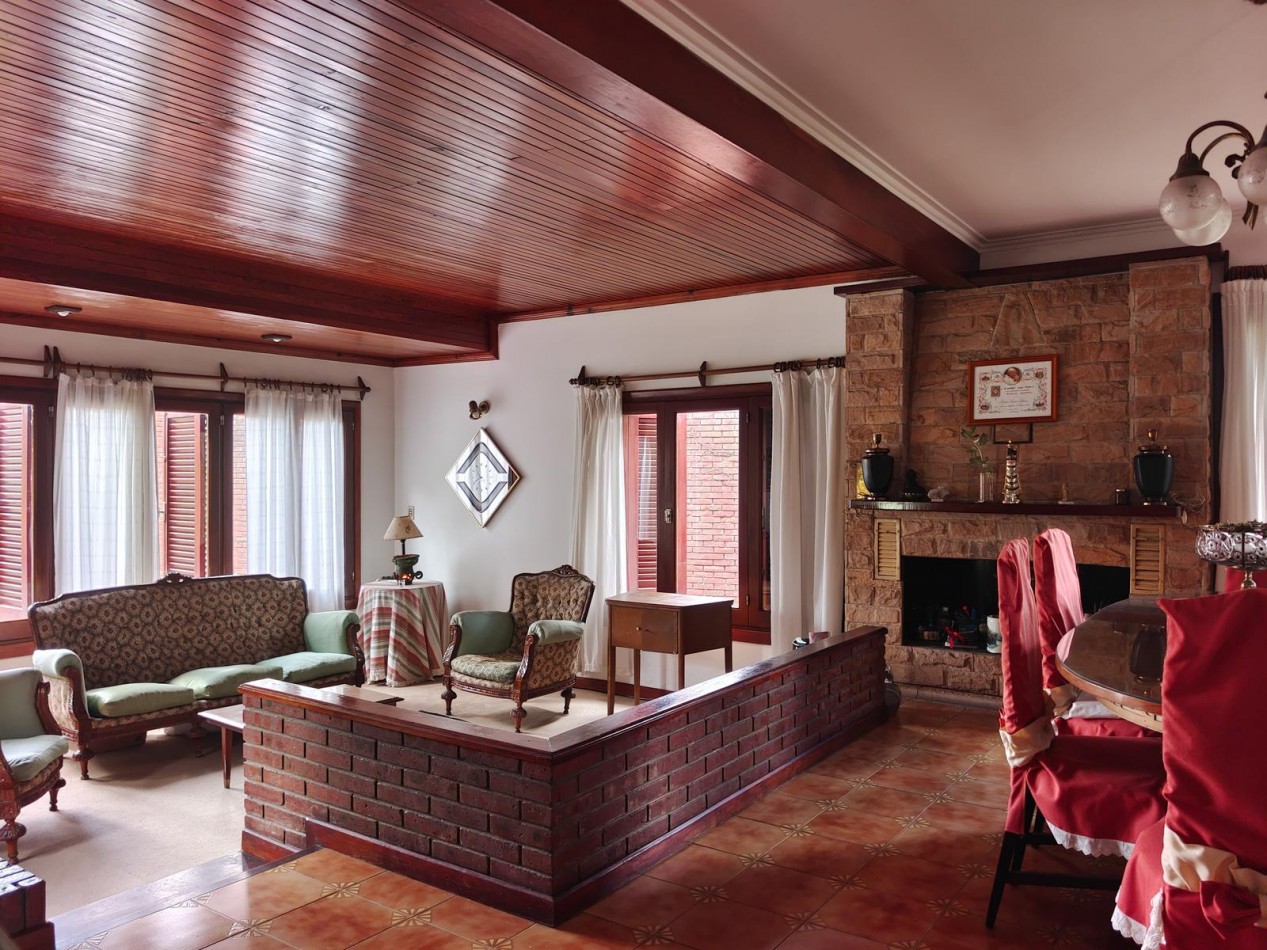 VENTA IMPORTANTE CHALET 5 AMBIENTES + PH 2 AMBIENTES -DIVINO ROSTRO -