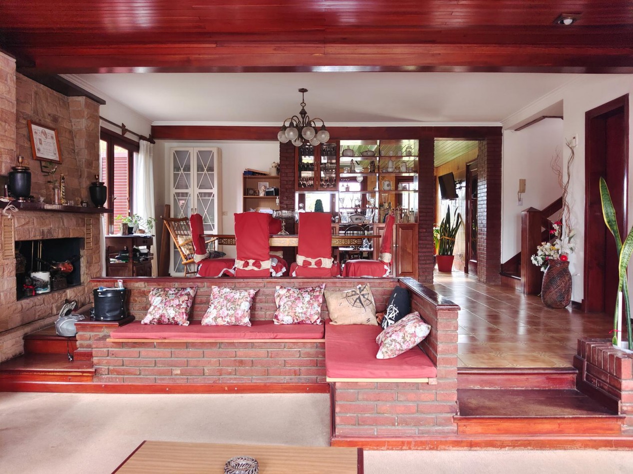VENTA IMPORTANTE CHALET 5 AMBIENTES + PH 2 AMBIENTES -DIVINO ROSTRO -