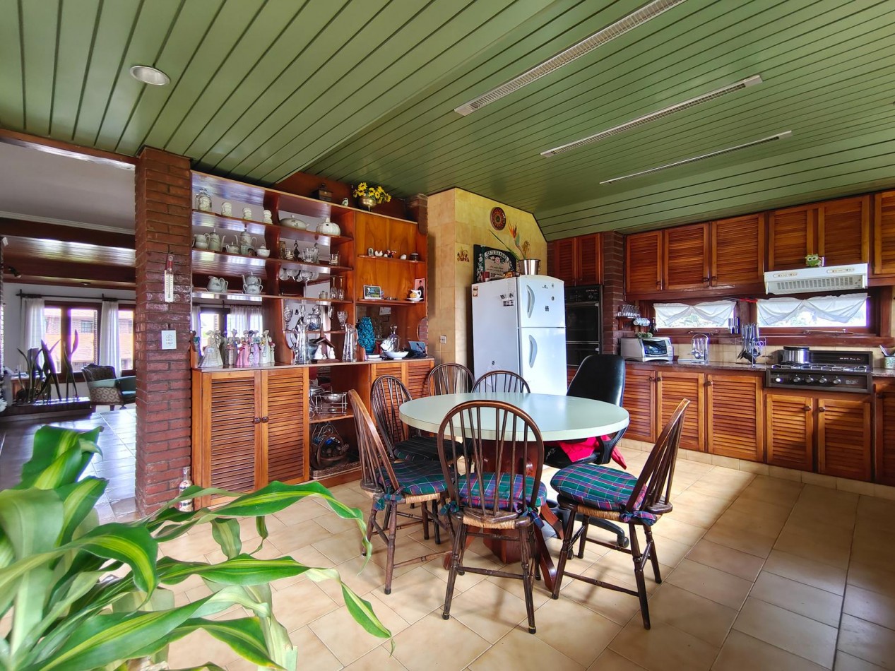 VENTA IMPORTANTE CHALET 5 AMBIENTES + PH 2 AMBIENTES -DIVINO ROSTRO -