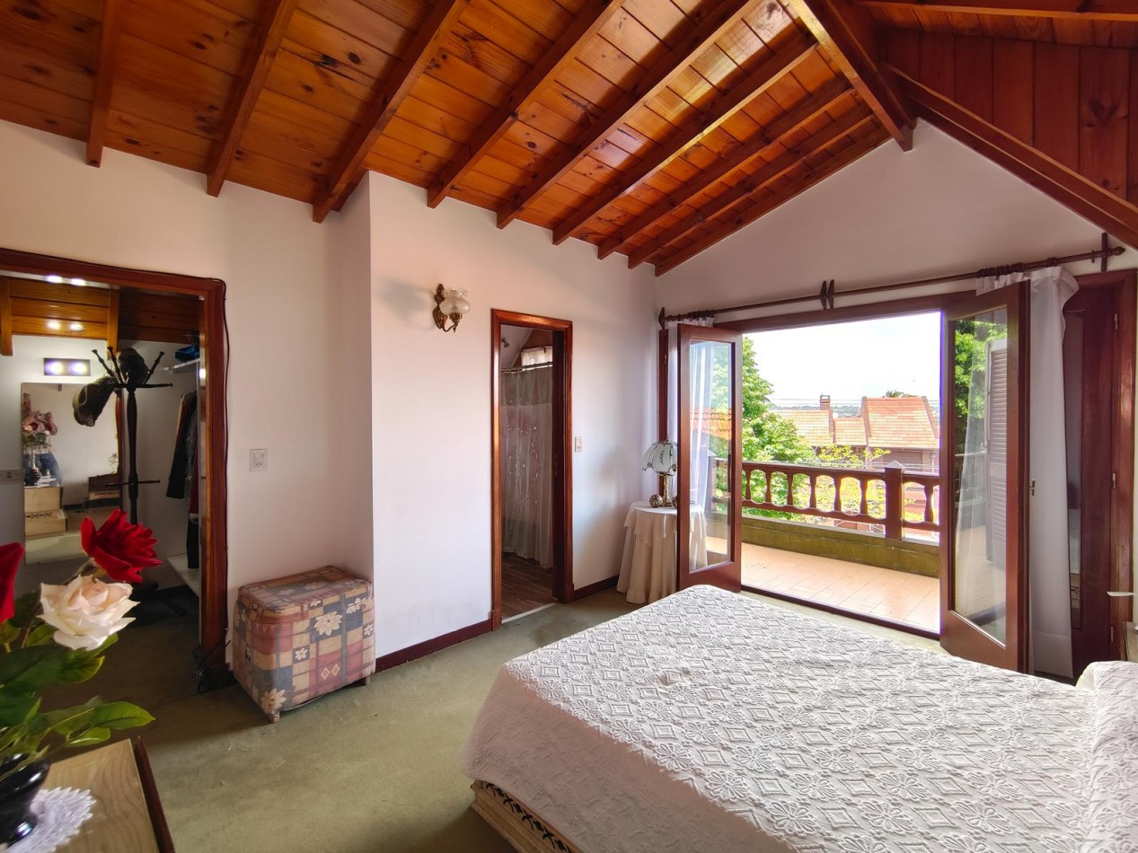 VENTA IMPORTANTE CHALET 5 AMBIENTES + PH 2 AMBIENTES -DIVINO ROSTRO -