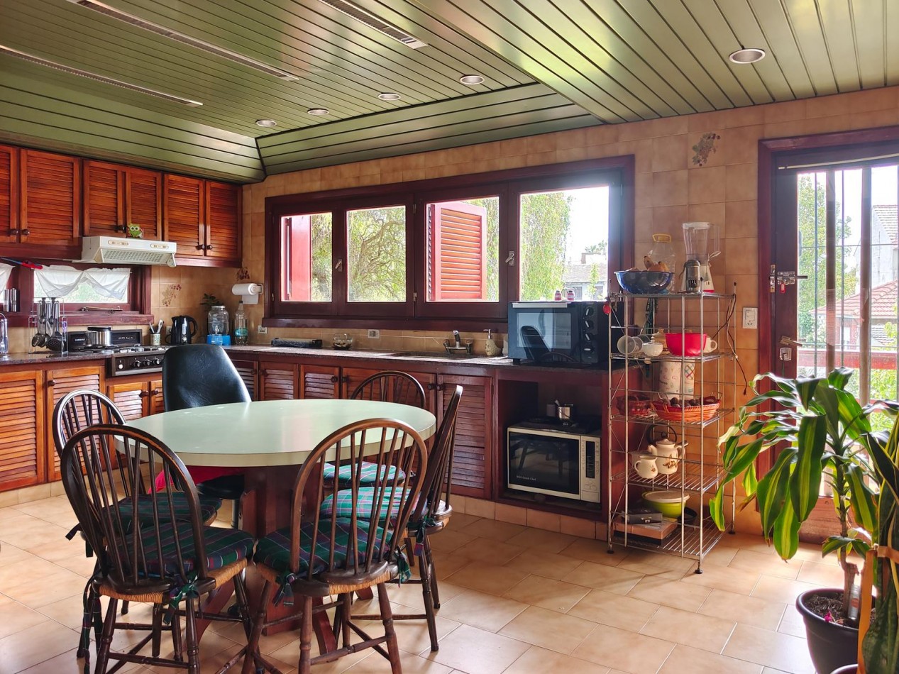 VENTA IMPORTANTE CHALET 5 AMBIENTES + PH 2 AMBIENTES -DIVINO ROSTRO -