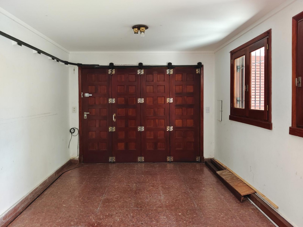 VENTA IMPORTANTE CHALET 5 AMBIENTES + PH 2 AMBIENTES -DIVINO ROSTRO -
