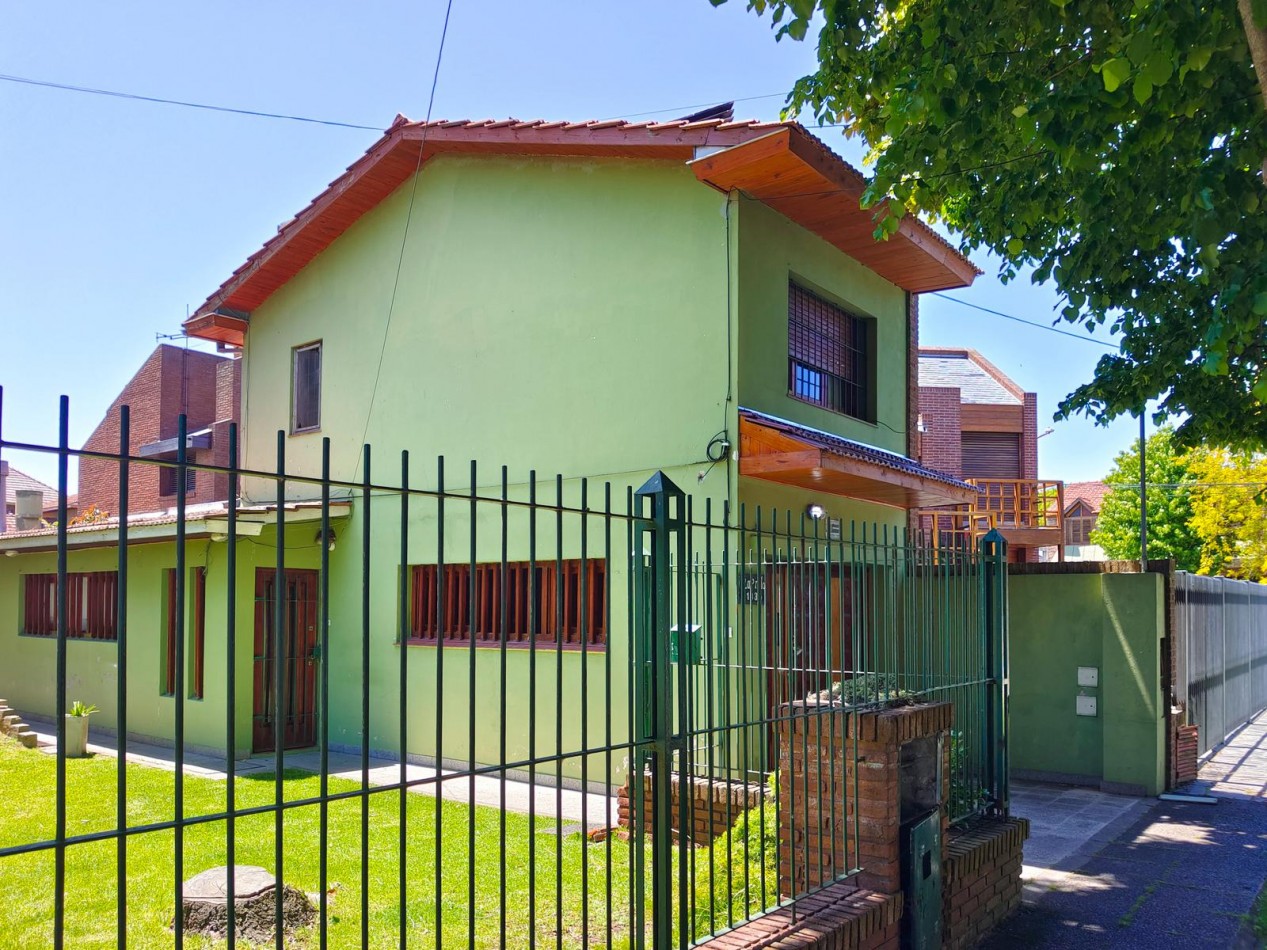 VENTA IMPORTANTE CHALET 5 AMBIENTES + PH 2 AMBIENTES -DIVINO ROSTRO -