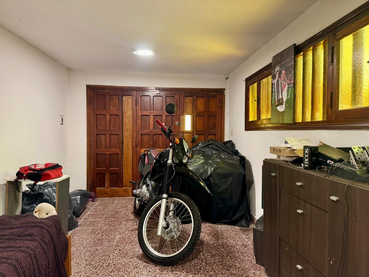 VENTA IMPORTANTE CHALET 5 AMBIENTES + PH 2 AMBIENTES -DIVINO ROSTRO -